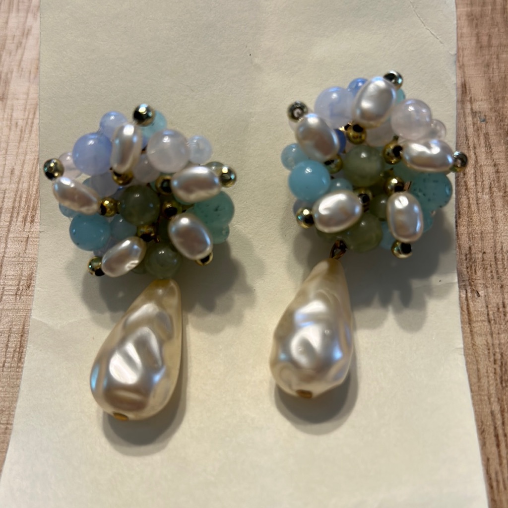 Pearl Faux Cluster Vintage Pierced Post Dangle Earrings Gold Tone Pastel Colors 50$